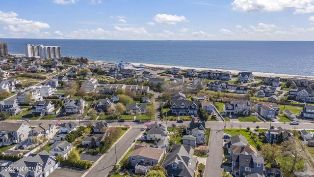 8 Riverdale Avenue, Monmouth Beach, NJ 07750