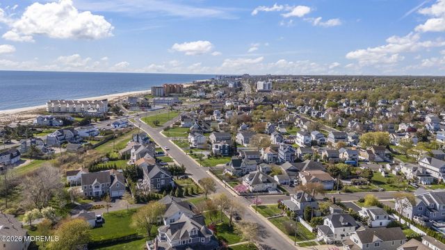 8 Riverdale Avenue, Monmouth Beach, NJ 07750