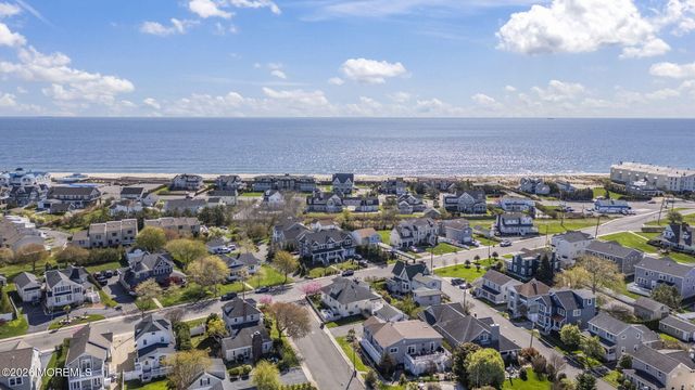 8 Riverdale Avenue, Monmouth Beach, NJ 07750