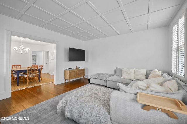 8 Riverdale Avenue, Monmouth Beach, NJ 07750