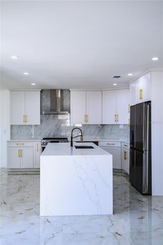 6910 DALKEITH AVENUE N, St Petersburg, FL 33709