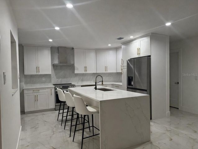 6910 DALKEITH AVENUE N, St Petersburg, FL 33709