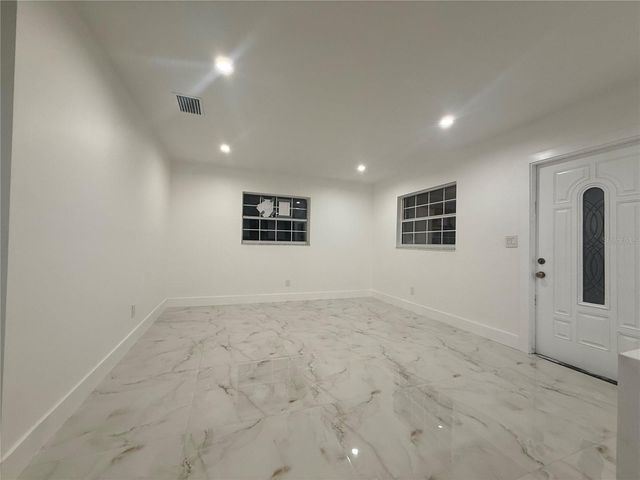 6910 DALKEITH AVENUE N, St Petersburg, FL 33709