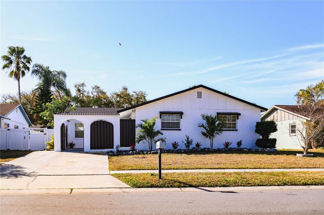 6910 DALKEITH AVENUE N, St Petersburg, FL 33709