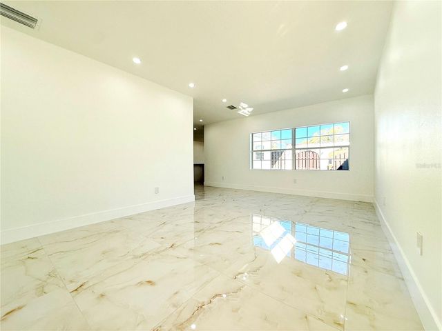 6910 DALKEITH AVENUE N, St Petersburg, FL 33709