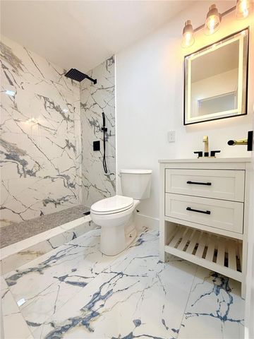 6910 DALKEITH AVENUE N, St Petersburg, FL 33709