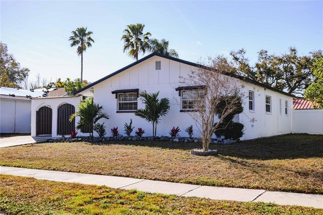 6910 DALKEITH AVENUE N, St Petersburg, FL 33709