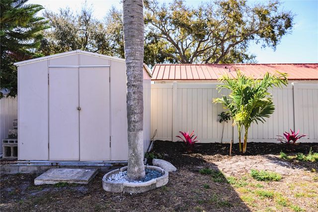 6910 DALKEITH AVENUE N, St Petersburg, FL 33709