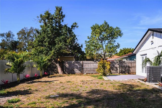 6910 DALKEITH AVENUE N, St Petersburg, FL 33709