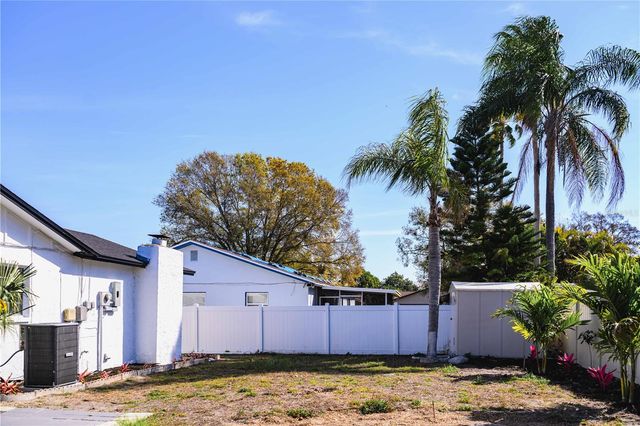 6910 DALKEITH AVENUE N, St Petersburg, FL 33709