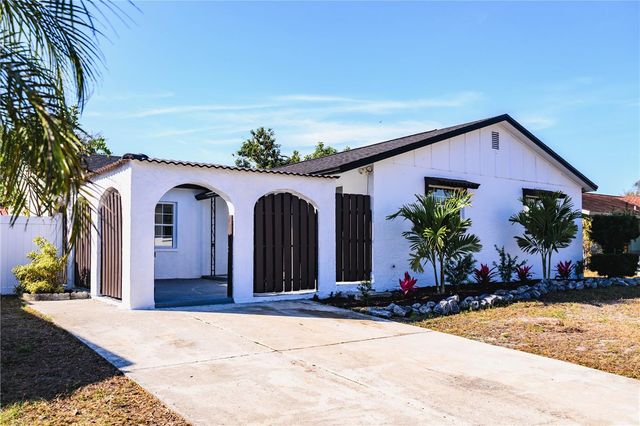 6910 DALKEITH AVENUE N, St Petersburg, FL 33709