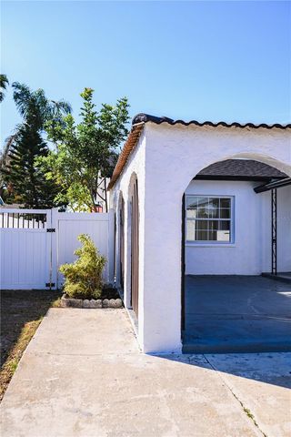 6910 DALKEITH AVENUE N, St Petersburg, FL 33709