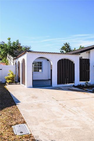 6910 DALKEITH AVENUE N, St Petersburg, FL 33709