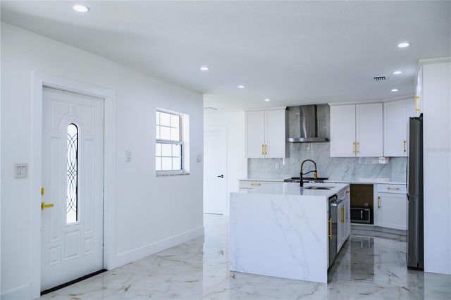 6910 DALKEITH AVENUE N, St Petersburg, FL 33709