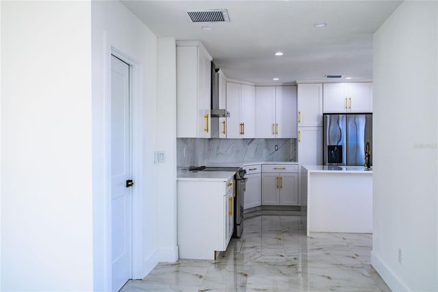 6910 DALKEITH AVENUE N, St Petersburg, FL 33709