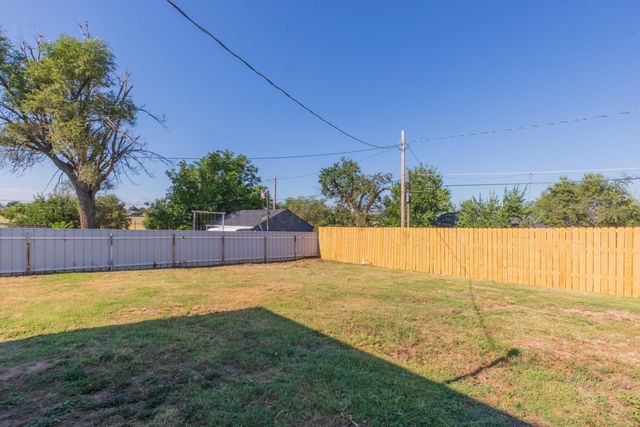 1137 N Russell Street, Pampa, TX 79065