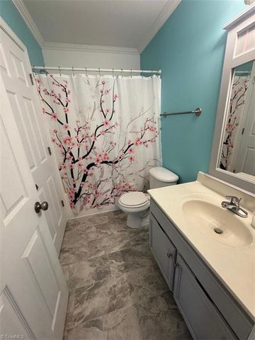 207 Willowbrook Drive, Thomasville, NC 27360