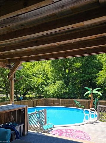207 Willowbrook Drive, Thomasville, NC 27360