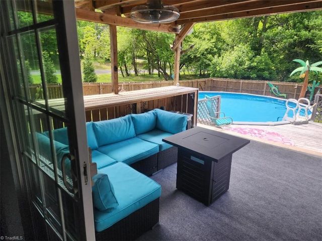 207 Willowbrook Drive, Thomasville, NC 27360