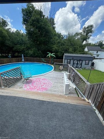 207 Willowbrook Drive, Thomasville, NC 27360