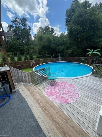 207 Willowbrook Drive, Thomasville, NC 27360