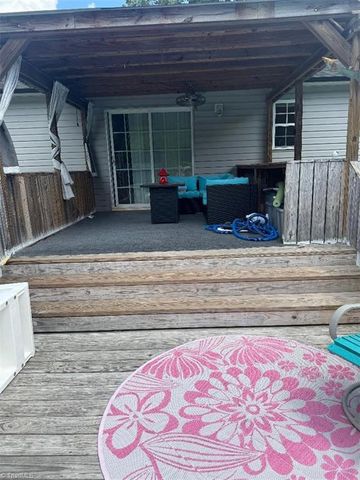 207 Willowbrook Drive, Thomasville, NC 27360