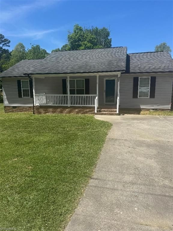207 Willowbrook Drive, Thomasville, NC 27360