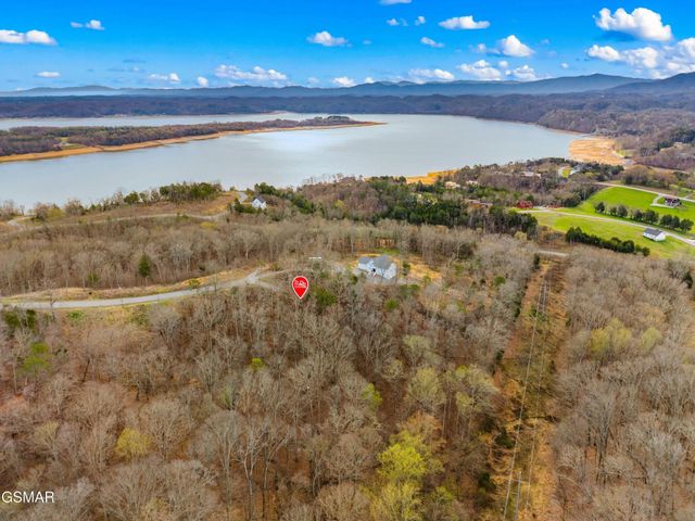 1530 Waterside Cove Drive, Dandridge, TN 37725
