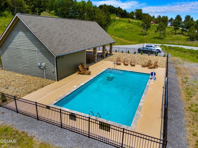 1530 Waterside Cove Drive, Dandridge, TN 37725