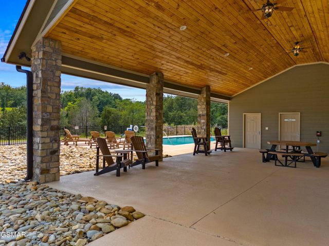 1530 Waterside Cove Drive, Dandridge, TN 37725