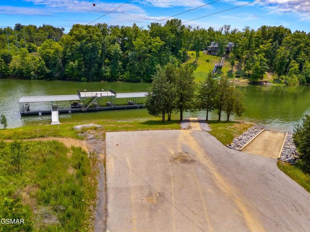 1530 Waterside Cove Drive, Dandridge, TN 37725