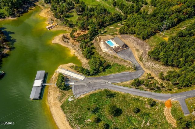 1530 Waterside Cove Drive, Dandridge, TN 37725