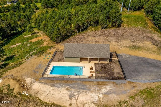 1530 Waterside Cove Drive, Dandridge, TN 37725