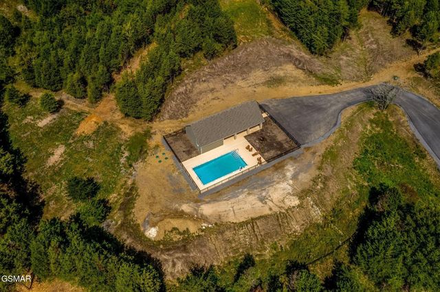 1530 Waterside Cove Drive, Dandridge, TN 37725