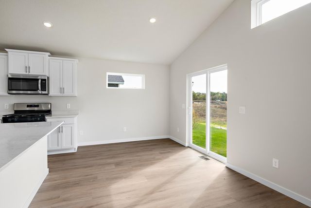 605 Redwood Loop N, Cambridge, MN 55008