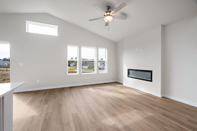 605 Redwood Loop N, Cambridge, MN 55008