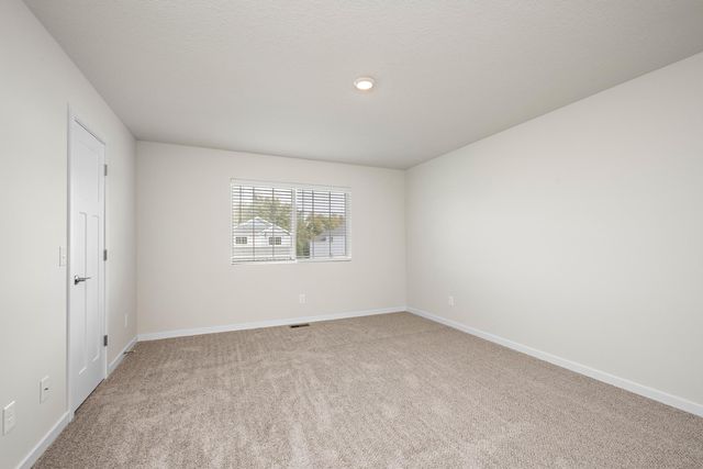 605 Redwood Loop N, Cambridge, MN 55008