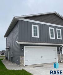 9648 W Tunis Dr, Sioux Falls, SD 57106