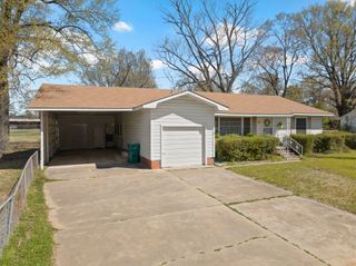 609 E Main, Omaha, TX 75571