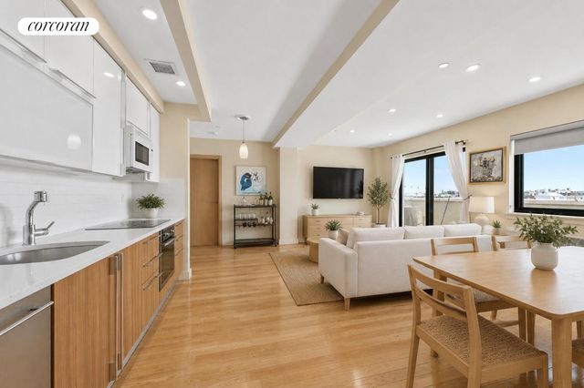 3135 31st St Apt 702, New York City, NY 11106