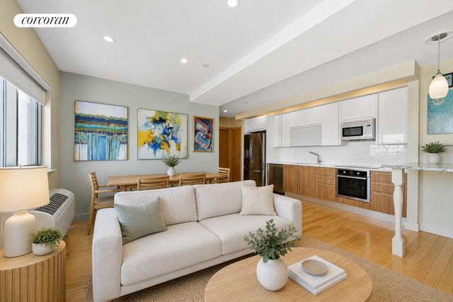 3135 31st St Apt 702, New York City, NY 11106