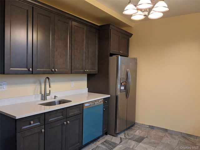26 Coligni Avenue 2-1, New Rochelle, NY 10801