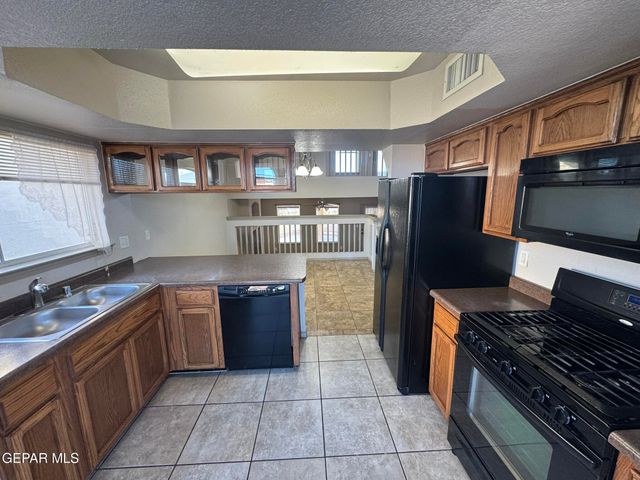 5316 IGNACIO ALMANZAR Lane, El Paso, TX 79934