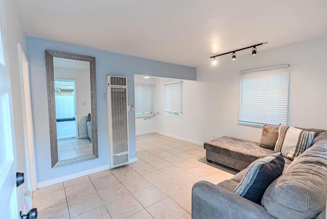 1566 Reed Ave, San Diego, CA 92109