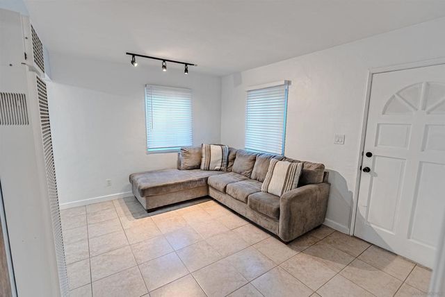 1566 Reed Ave, San Diego, CA 92109