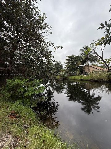 8 NW 8th St, Fort Lauderdale, FL 33311