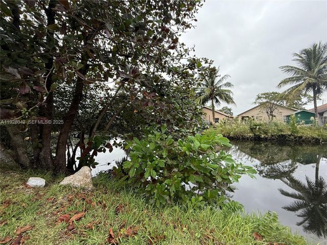 8 NW 8th St, Fort Lauderdale, FL 33311