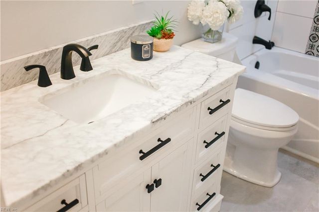 5 Kingslee LN, Hampton, VA 23669