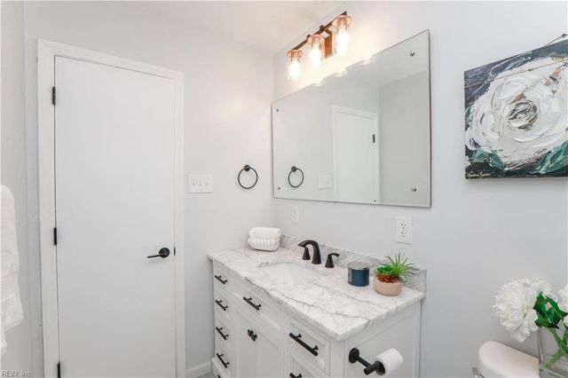 5 Kingslee LN, Hampton, VA 23669