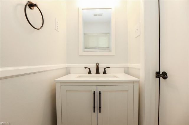 5 Kingslee LN, Hampton, VA 23669